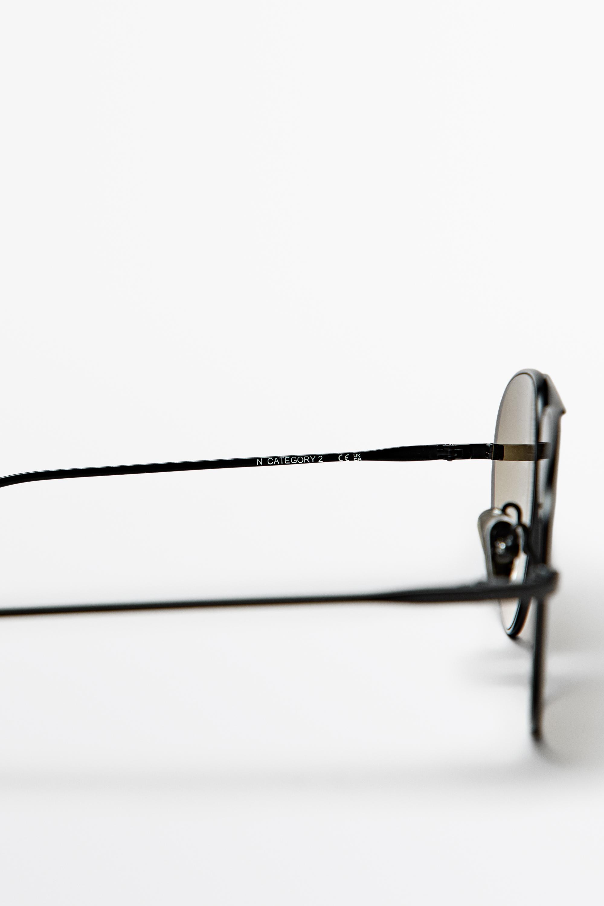 Lunettes de soleil aviateur métalliques